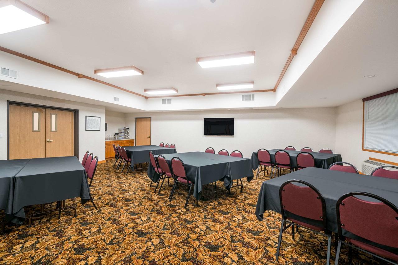 Travelodge & Suites By Wyndham Fargo/Moorhead Exterior foto