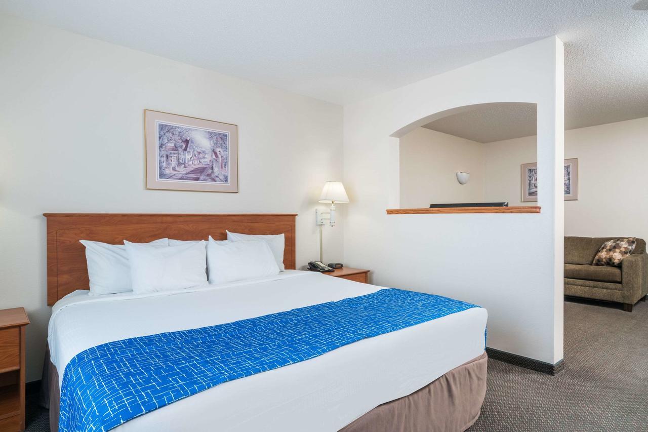 Travelodge & Suites By Wyndham Fargo/Moorhead Exterior foto